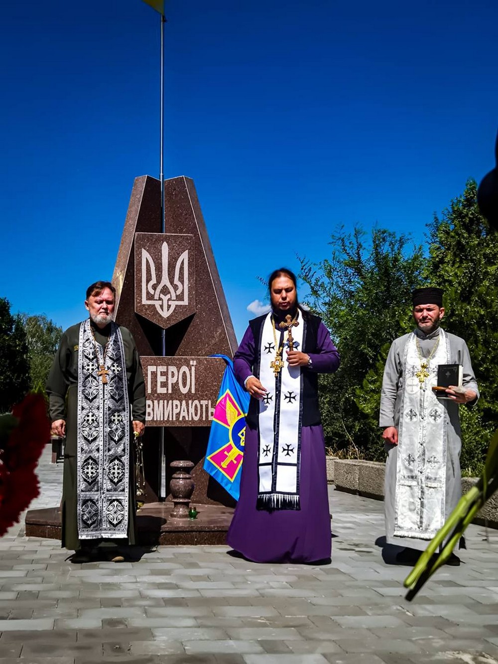 У Нікополі сьогодні на Алеї Почесних звершили спільну молитву (8)