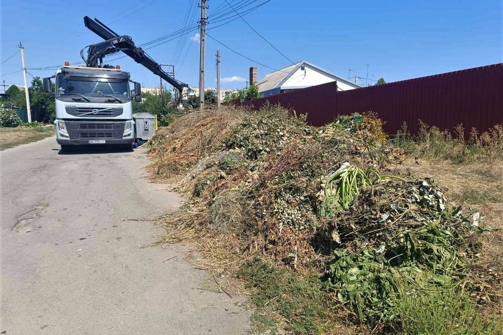 У Нікополі тривають роботи з благоустрою та відновлення1 У Нікополі тривають роботи з благоустрою та відновлення1