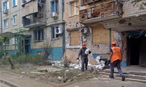У Нікополі комунальники ремонтують дороги, прибирають аварійні дерева та вивозять сміття: підсумки тижня (фото)