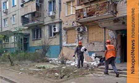 У Нікополі комунальники ремонтують дороги, прибирають аварійні дерева та вивозять сміття: підсумки тижня (фото)