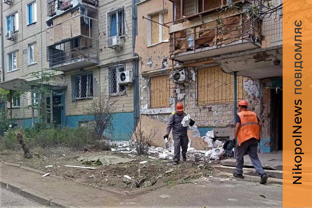 У Нікополі комунальники ремонтують дороги, прибирають аварійні дерева та вивозять сміття: підсумки тижня (фото)