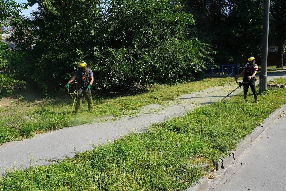 У Нікополі тривають роботи з благоустрою та відновлення8 У Нікополі тривають роботи з благоустрою та відновлення8