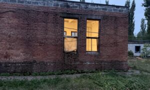У Нікополі пошкоджено супермаркет, а в районі підприємство, 2 загиблих на Синельниківщині - наслідки нічних обстрілів області