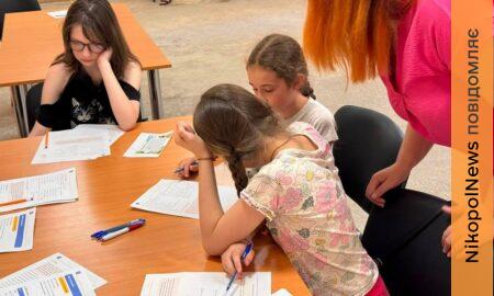 Від ігор до спілкування англійською: у Нікополі для дітей проводять заняття Easy English