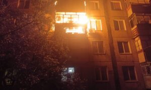 У Нікополі одна постраждала, пошкоджені багатоповерхівки, авто та інфраструктура, також під ударами ворога були Камʼянський, Криворізький та Синельниківський райони (фото)