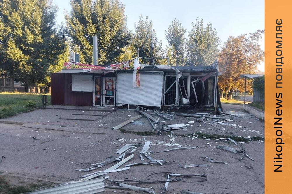 У Нікополі пошкоджено підприємство та інфраструктура, сталися пожежі, також ворог вдарив по АЗС у Павлограді, під ударами були Криворіжжя та Синельниківщина (фото)