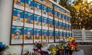 У Покрові вшанували пам’ять полеглих Захисників України (фото)
