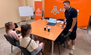 Чому не тоне скріпка: у Центрі життєстійкості Нікополя діти відкривали закони фізики (фото)