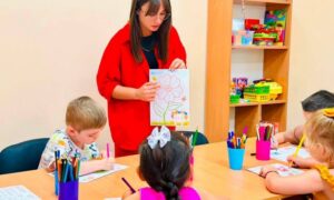 «Квітка щастя»: у Центрі життєстійкості Нікополя провели творчо-психологічне заняття для дітей