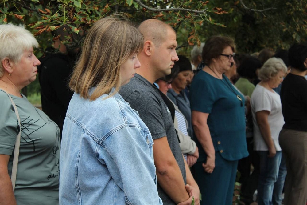 У селі на Нікопольщині відкрили Алею Слави12