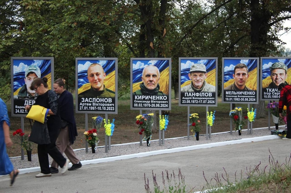 У селі на Нікопольщині відкрили Алею Слави5