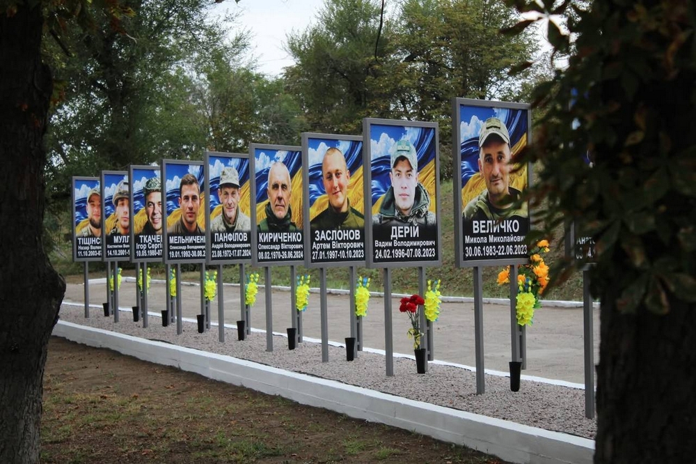 У селі на Нікопольщині відкрили Алею Слави7