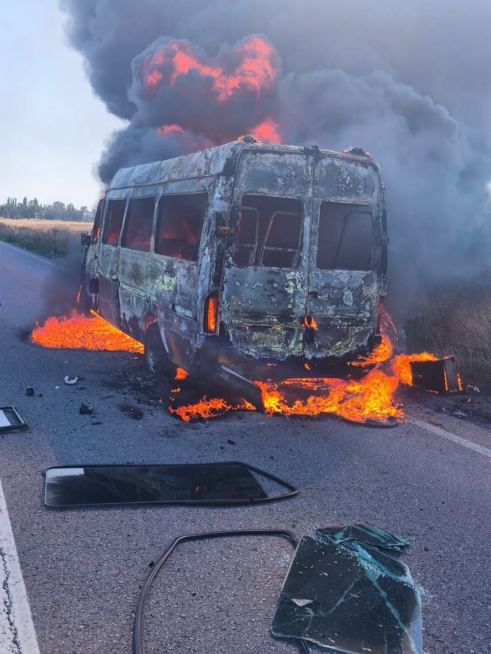 Вбитий і 11 поранених на Нікопольщині, удар по автобусу Дніпро Нікополь, є постраждалий у Кам’янському районі – ще один день кривавих обстрілів Дніпропетровщини (фото) (14)