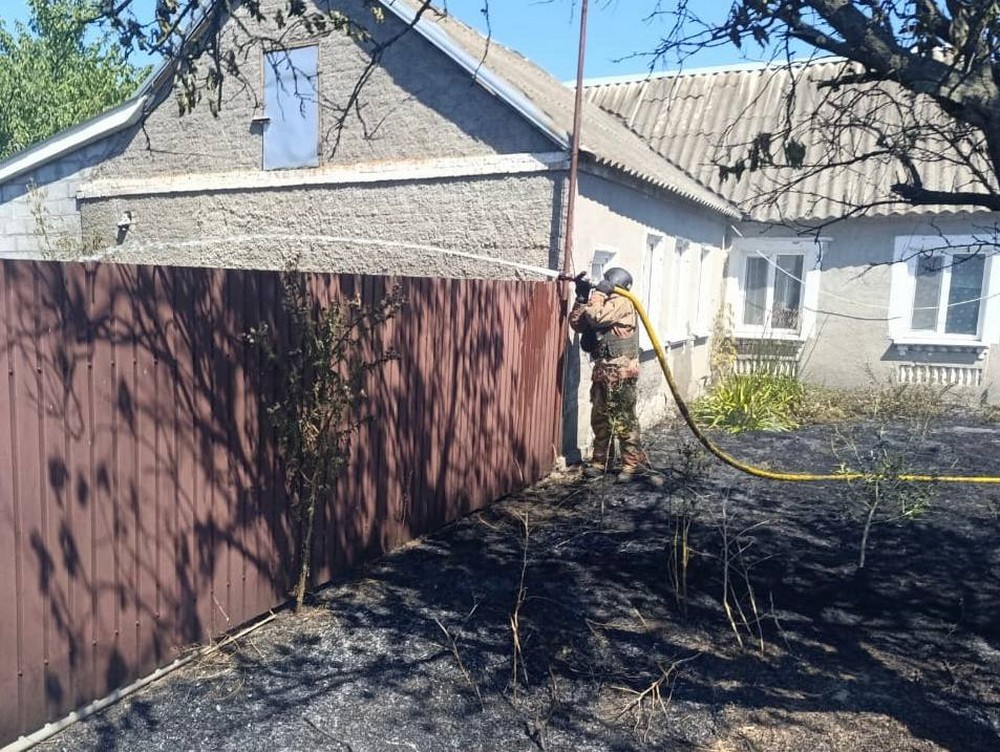 Вбитий і 11 поранених на Нікопольщині, удар по автобусу Дніпро Нікополь, є постраждалий у Кам’янському районі – ще один день кривавих обстрілів Дніпропетровщини (фото) (6)