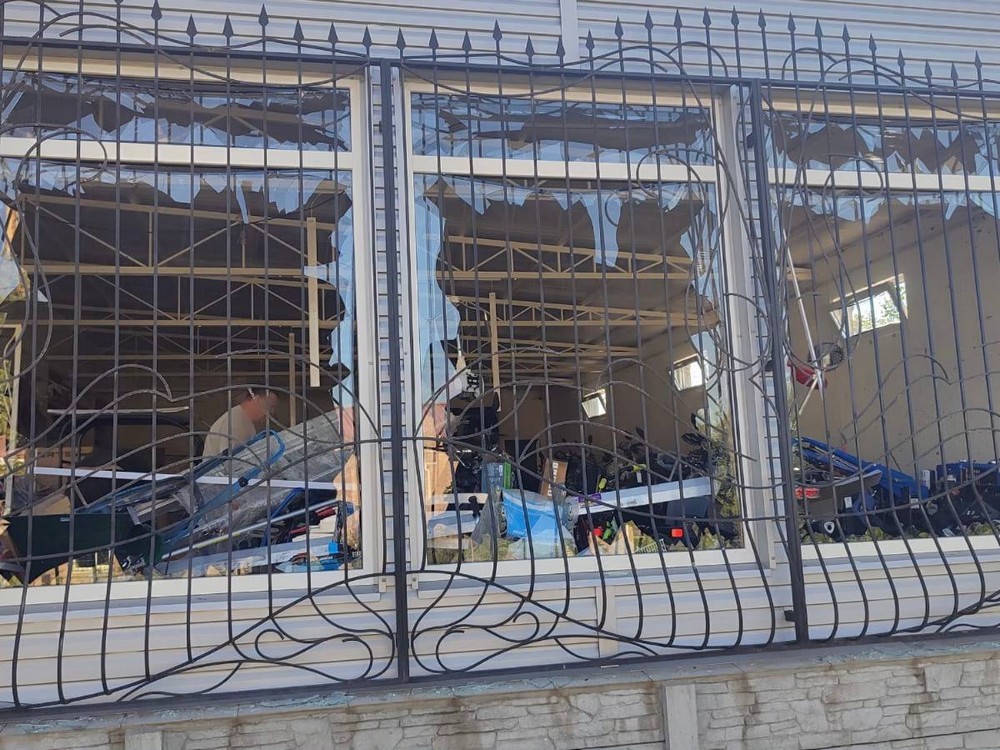 Вбитий і 11 поранених на Нікопольщині, удар по автобусу Дніпро Нікополь, є постраждалий у Кам’янському районі – ще один день кривавих обстрілів Дніпропетровщини (фото) (9)