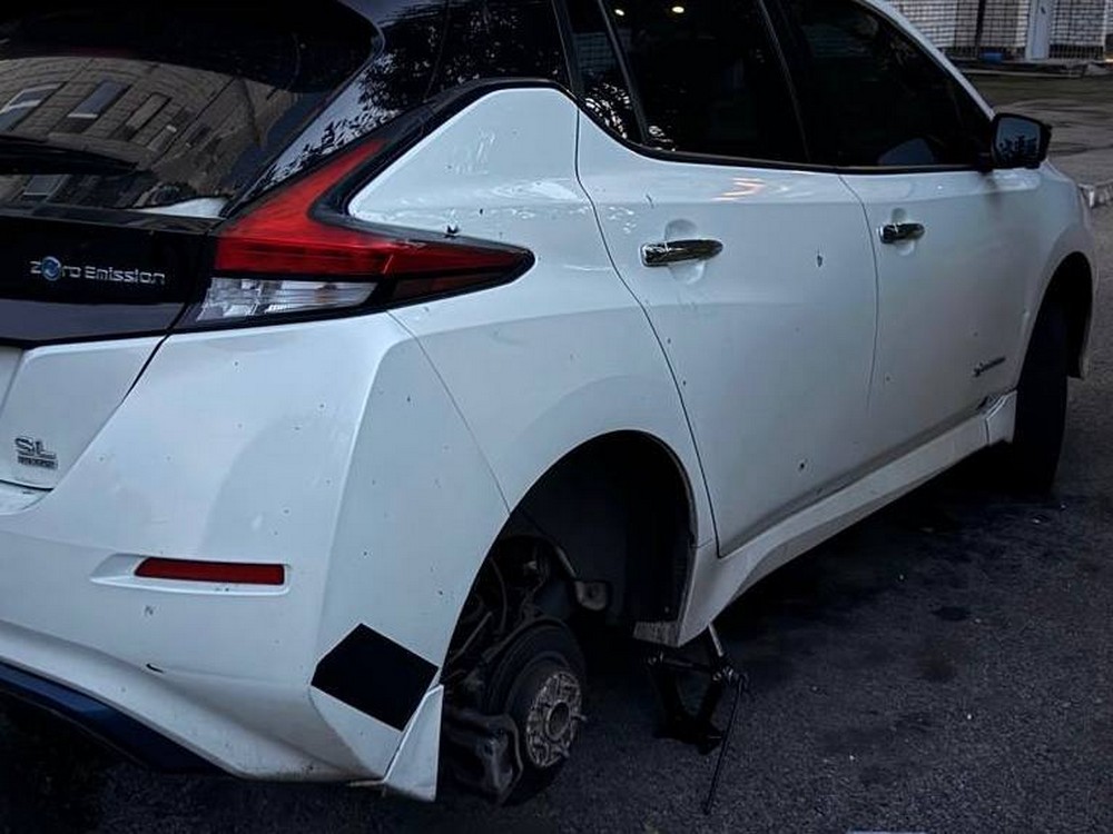 Ворог накрив Нікопольщину «Градом», побито будинок культури, магазини, авто, також під ударами були Криворіжжя, Синельниківщина і Кам’янське (фото) (7) Ворог накрив Нікопольщину «Градом», побито будинок культури, магазини, авто, також під ударами були Криворіжжя, Синельниківщина і Кам’янське (фото) (7)