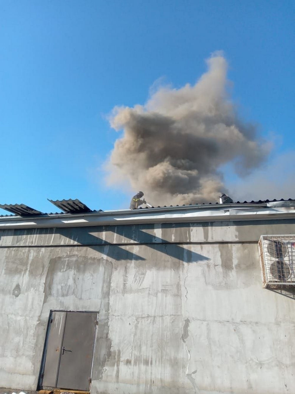 Ворог вдарив по супермаркету у Нікополі9