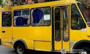 Загиблий та 4 постраждалих у Нікополі, ворог атакував маршрутний автобус у Марганці: є поранений — поліція розповіла про наслідки обстрілів Нікопольщини (фото)