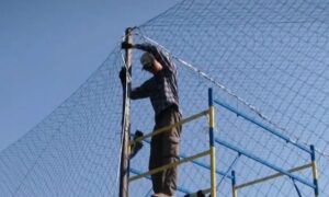 Майже 40 кілометрів на Нікопольщині накрили антидроновими сітками – ОВА (відео)
