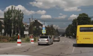 Війна і вдень, і вночі: новий сюжет про Нікополь – як живе місто під вогнем і чи зможе ворог форсувати Дніпро (відео)
