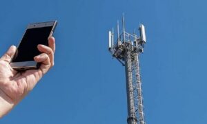 «Зон, де немає зв'язку, все ж таки вже менше»: про  Wi-Fi, гучномовці і мобільний зв’язок у Нікополі розповів міський голова