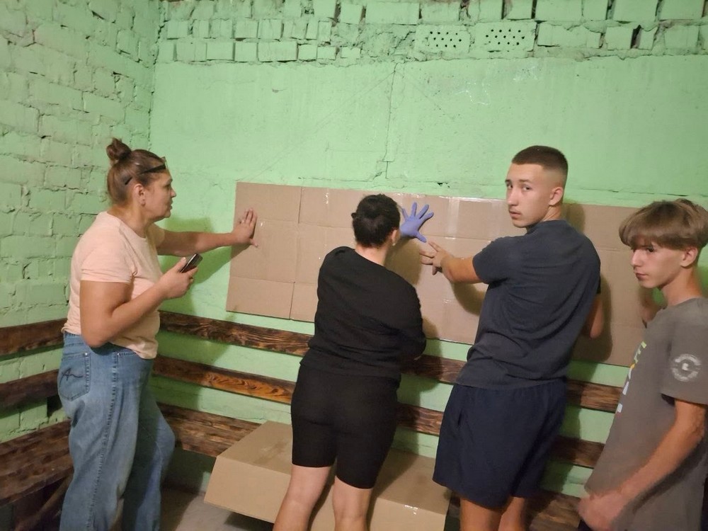 молодь прифронтової Нікопольщини створила яскравий простій у сховищі (11)