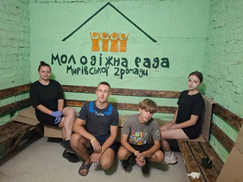молодь прифронтової Нікопольщини створила яскравий простій у сховищі (13)