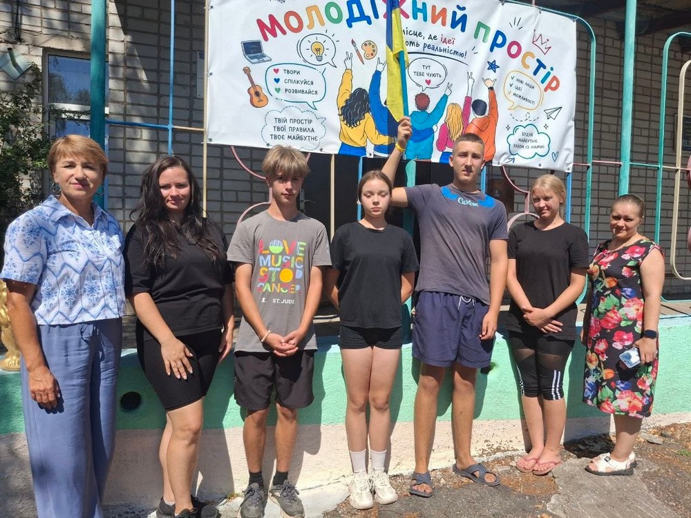 молодь прифронтової Нікопольщини створила яскравий простій у сховищі (15)