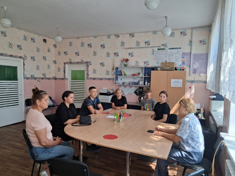 молодь прифронтової Нікопольщини створила яскравий простій у сховищі (6)