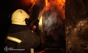 Постраждала людина, понівечені АЗС та авто: про наслідки обстрілів Нікопольщини та 5 районів області розповіли у ДСНС (фото)