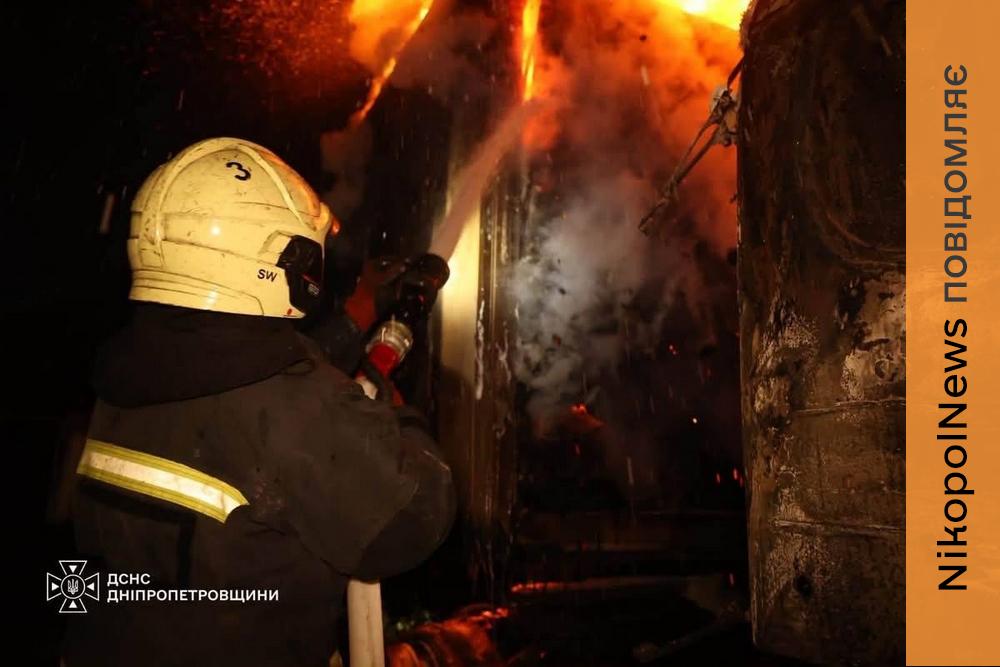 Постраждала людина, понівечені АЗС та авто: про наслідки обстрілів Нікопольщини та 5 районів області розповіли у ДСНС (фото)