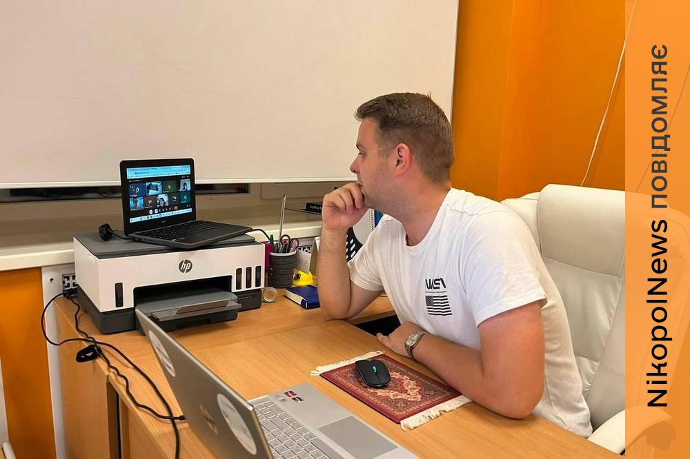 Йога, штучний інтелект та експерименти: педагоги з Покрова взяли участь у STEM Camp–2026