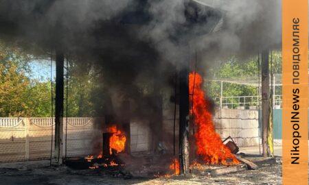 Вбитий і 11 поранених на Нікопольщині, удар по автобусу Дніпро-Нікополь, є постраждалий у Кам’янському районі – ще один день кривавих обстрілів Дніпропетровщини (фото)
