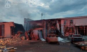 Багато поранених через удар по торгівельному комплексу у Павлограді, постраждалі на Нікопольщині і Синельниківщині – подробиці про ворожі атаки від прокуратури