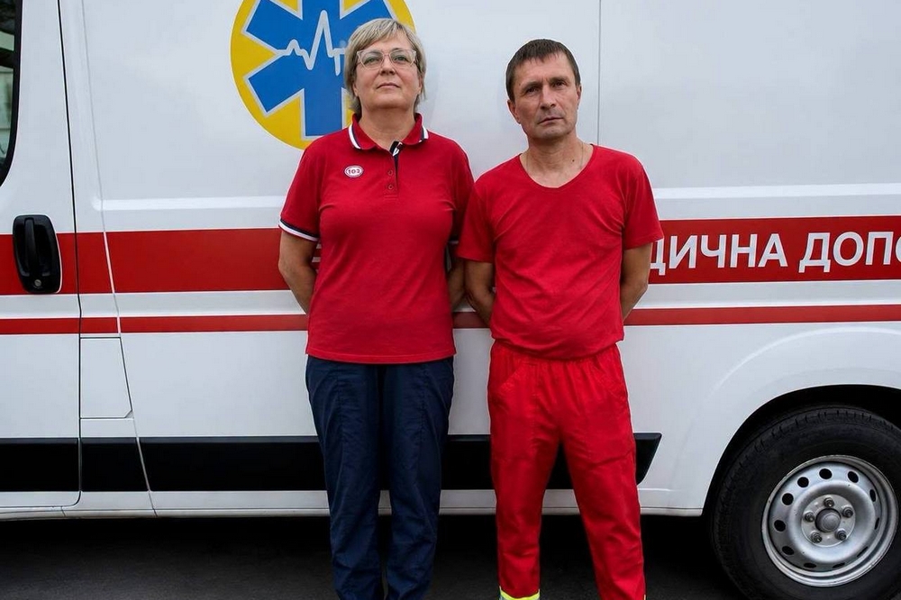 Уламок пробив вікно просто під час сну: у Нікополі медики врятували поранену жінку Уламок пробив вікно просто під час сну: у Нікополі медики врятували поранену жінку