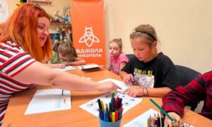 Грають, спілкуються та вчать англійську: як у Нікополі проходять заняття для дітей (фото)