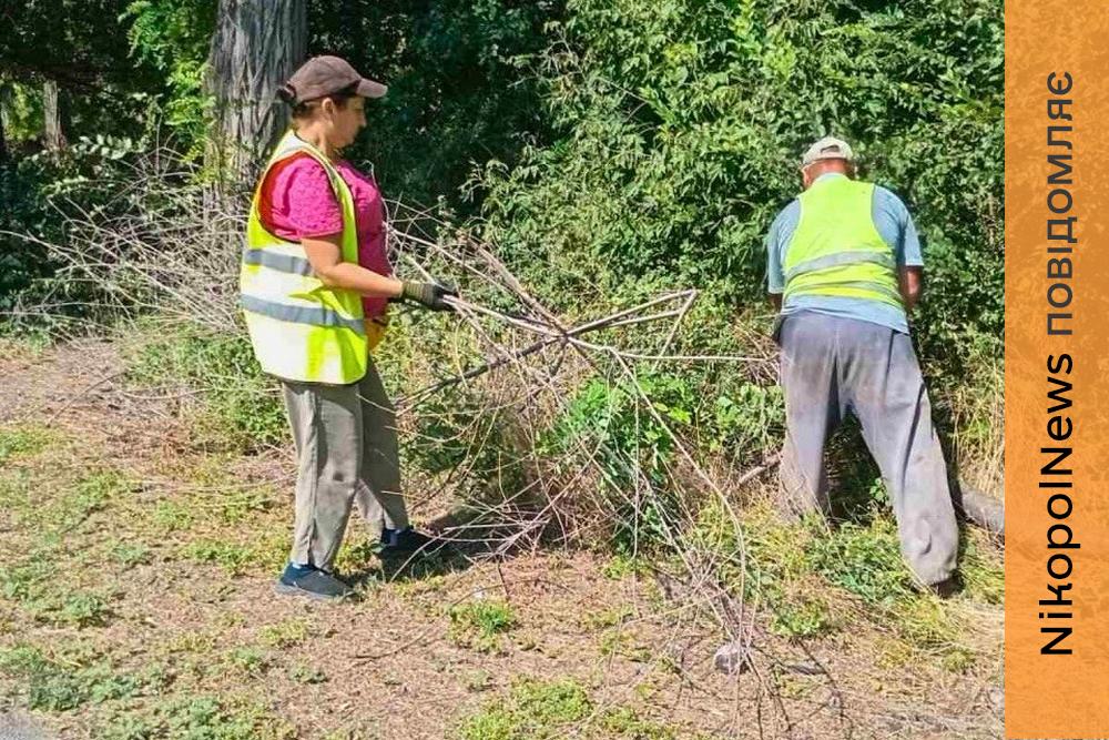 У Марганці прибирають місто та ліквідовують наслідки обстрілів: підсумки тижня (фото)
