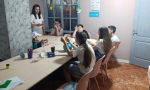 Творчість, психологія та навчання: у Нікополі для дітей проводять заняття у просторі «Світ рівності» (фото)