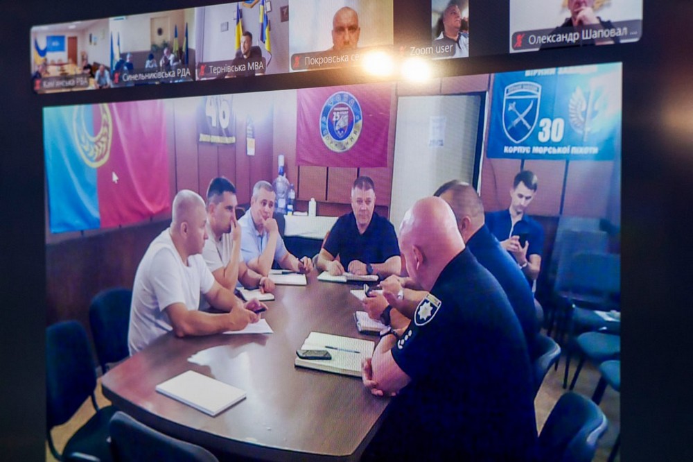 Начальник Нікопольської РВА Костянтин Сімонов взяв участь у Раді оборони Дніпропетровщини. Говорив, зокрема, про створення ДФТГ на Нікопольщині. Начальник Нікопольської РВА Костянтин Сімонов взяв участь у Раді оборони Дніпропетровщини. Говорив, зокрема, про створення ДФТГ на Нікопольщині.