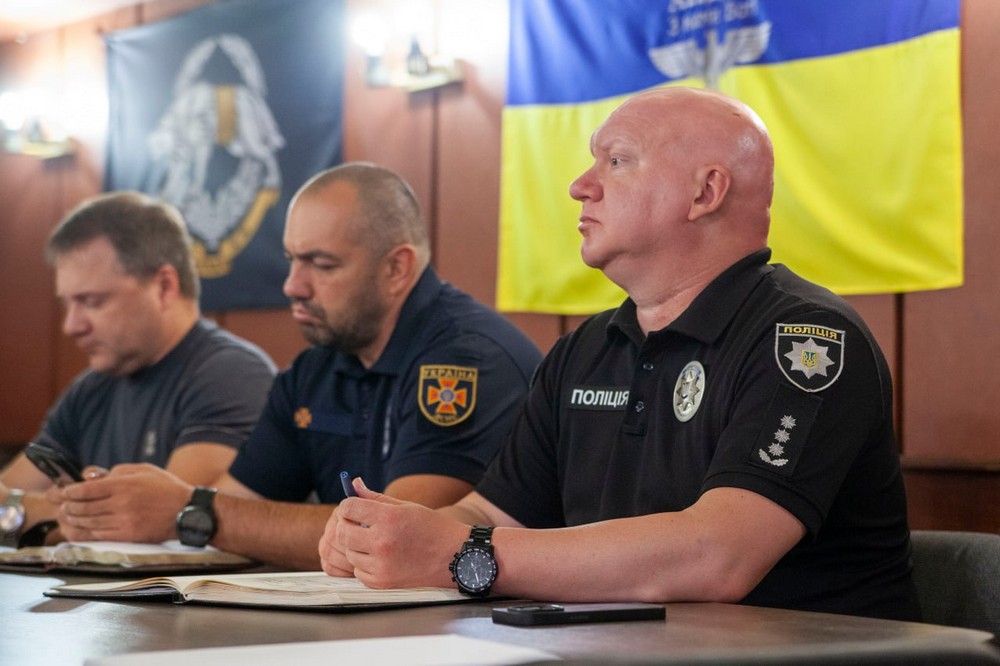Начальник Нікопольської РВА Костянтин Сімонов взяв участь у Раді оборони Дніпропетровщини. Говорив, зокрема, про створення ДФТГ на Нікопольщині. Начальник Нікопольської РВА Костянтин Сімонов взяв участь у Раді оборони Дніпропетровщини. Говорив, зокрема, про створення ДФТГ на Нікопольщині.