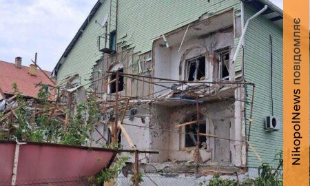 Понад 20 атак за день на Нікопольщині: поранений поліцейський, пошкоджені магазин, коледж, будинки й авто (фото)