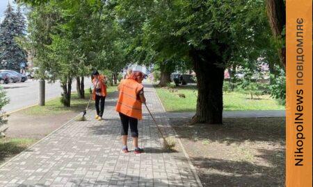 У Покрові міські служби продовжують дбати про чистоту вулиць (фото)