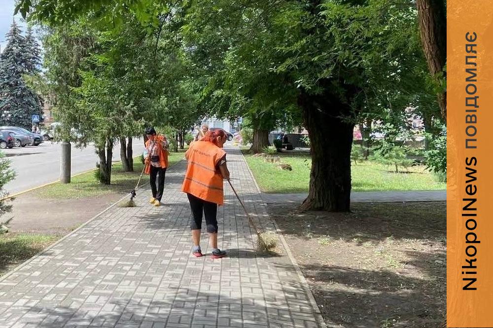 У Покрові міські служби продовжують дбати про чистоту вулиць (фото)