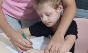 У Нікополі маленькі кроки привели до великих змін: історія успіху 8-річного Ілюші