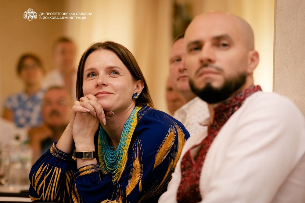 Начальник ДніпроОВА зібрав очільників громад і районів області: разом погасили марку (фото)