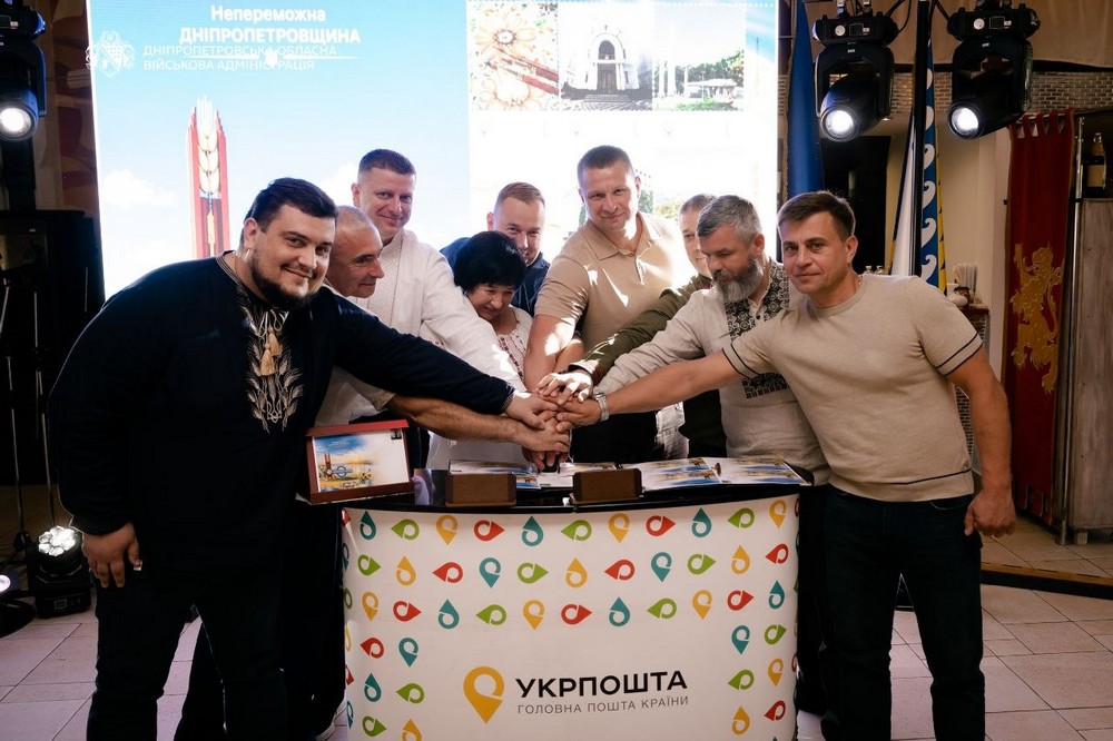 Начальник ДніпроОВА зібрав очільників громад і районів області: разом погасили марку (фото)