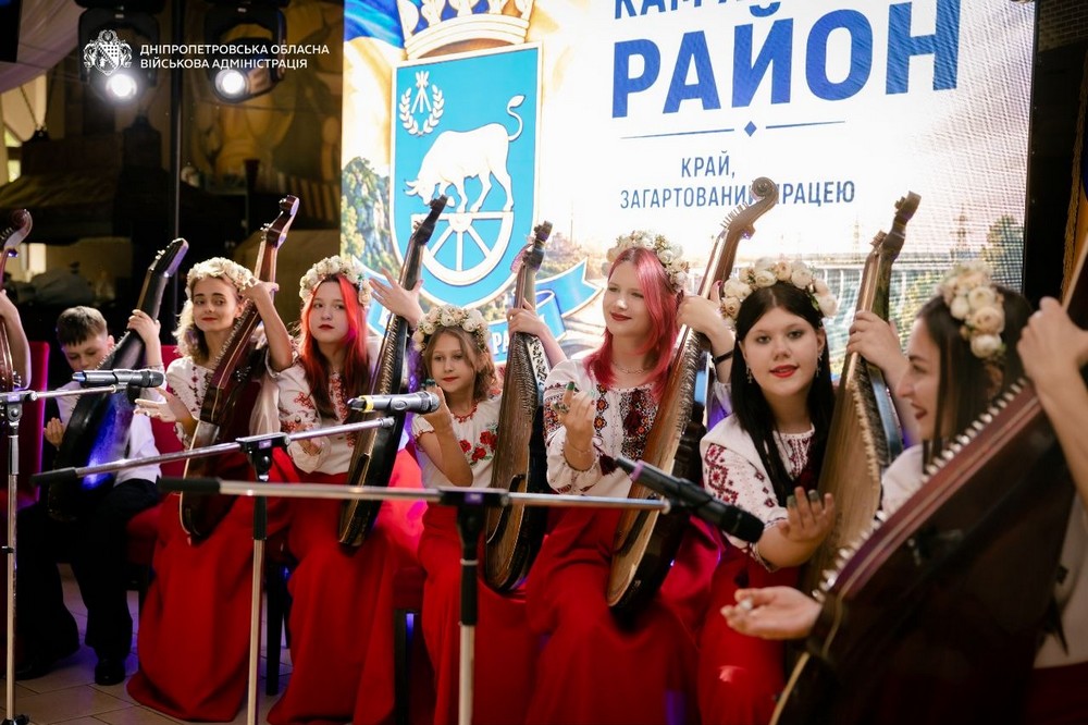 Начальник ДніпроОВА зібрав очільників громад і районів області: разом погасили марку (фото)