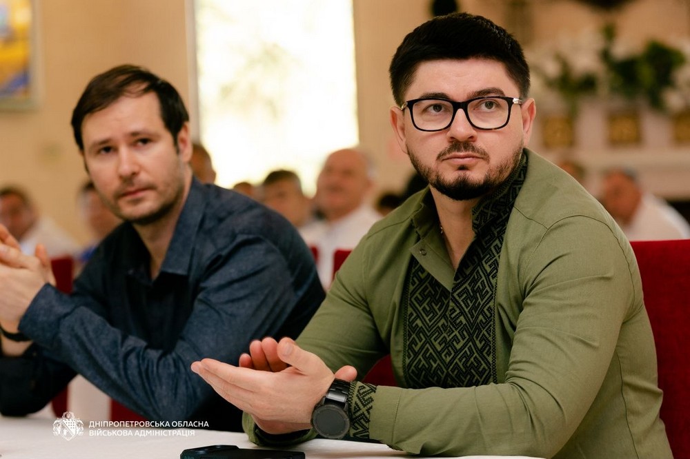 Начальник ДніпроОВА зібрав очільників громад і районів області: разом погасили марку (фото)