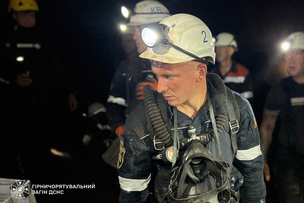 Опинилися в найнижчій точці, де збирається вода: троє гірників загинули на Криворіжжі (фото) Опинилися в найнижчій точці, де збирається вода: троє гірників загинули на Криворіжжі (фото)