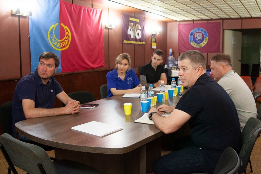 Характер потреб мешканців змінюється: посадовці Нікопольської РВА зустрілися із засновником і головою ГО «Проліска» (фото)